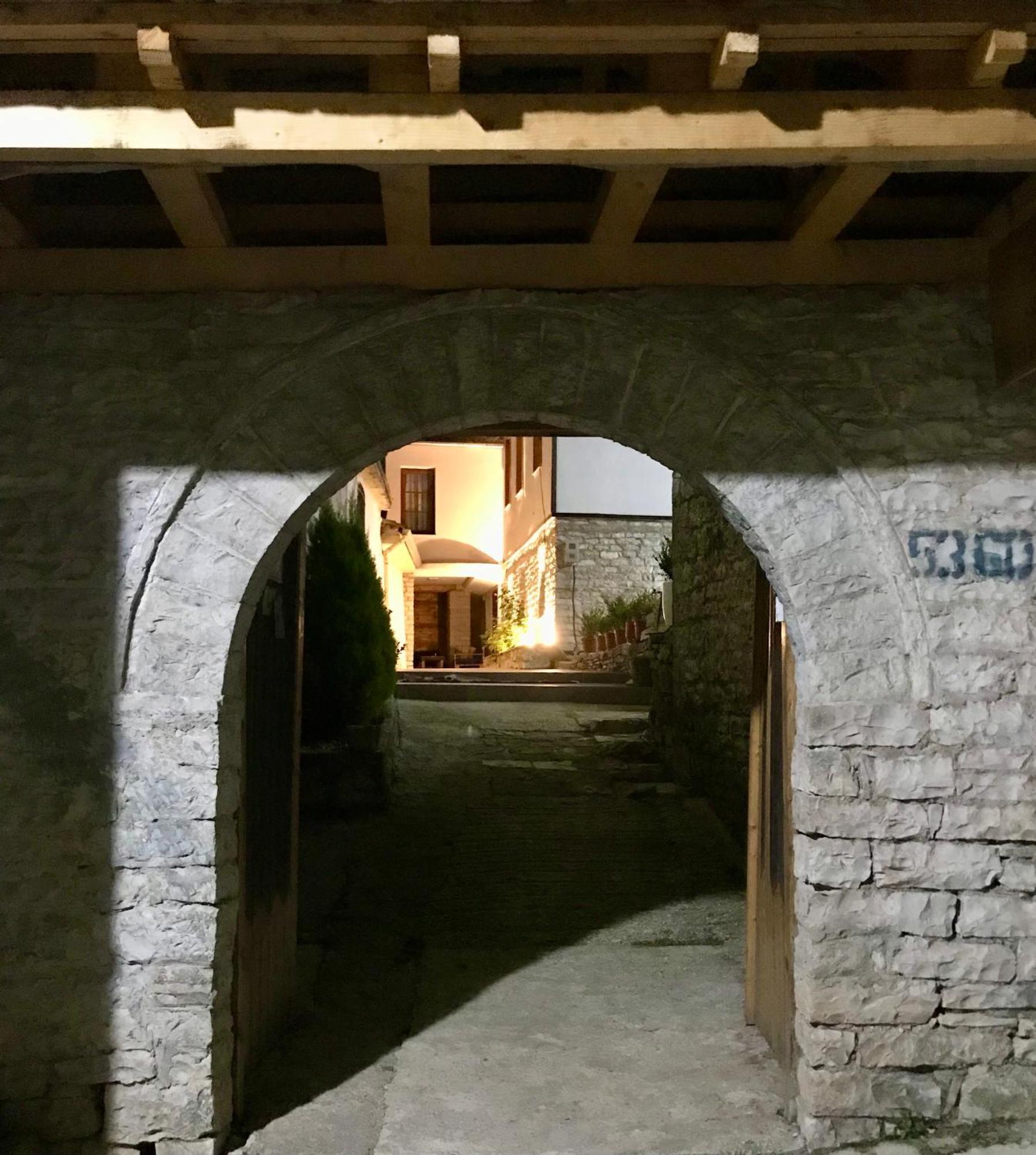 Vila Eri Gjirokaster Exterior photo